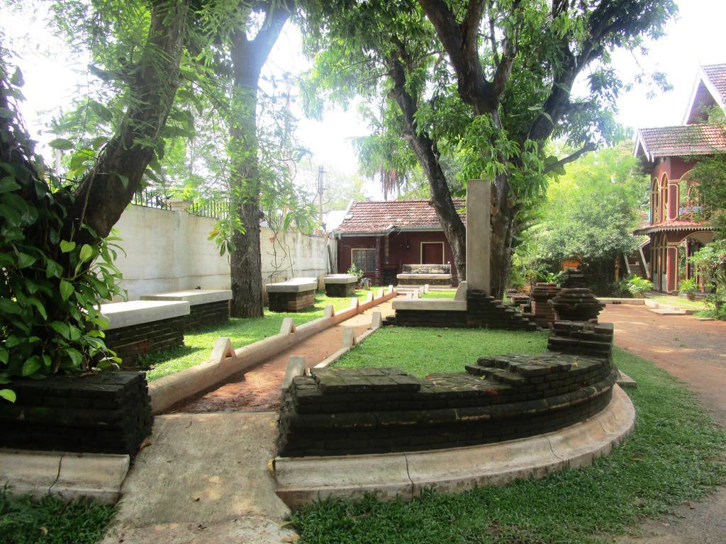 Hotel Shalini Anuradhapura Exterior foto