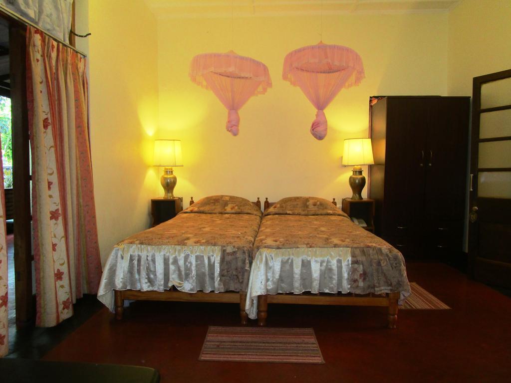 Hotel Shalini Anuradhapura Zimmer foto