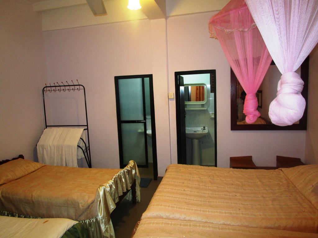 Hotel Shalini Anuradhapura Zimmer foto