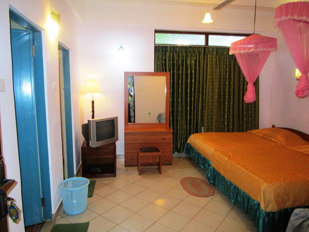 Hotel Shalini Anuradhapura Zimmer foto