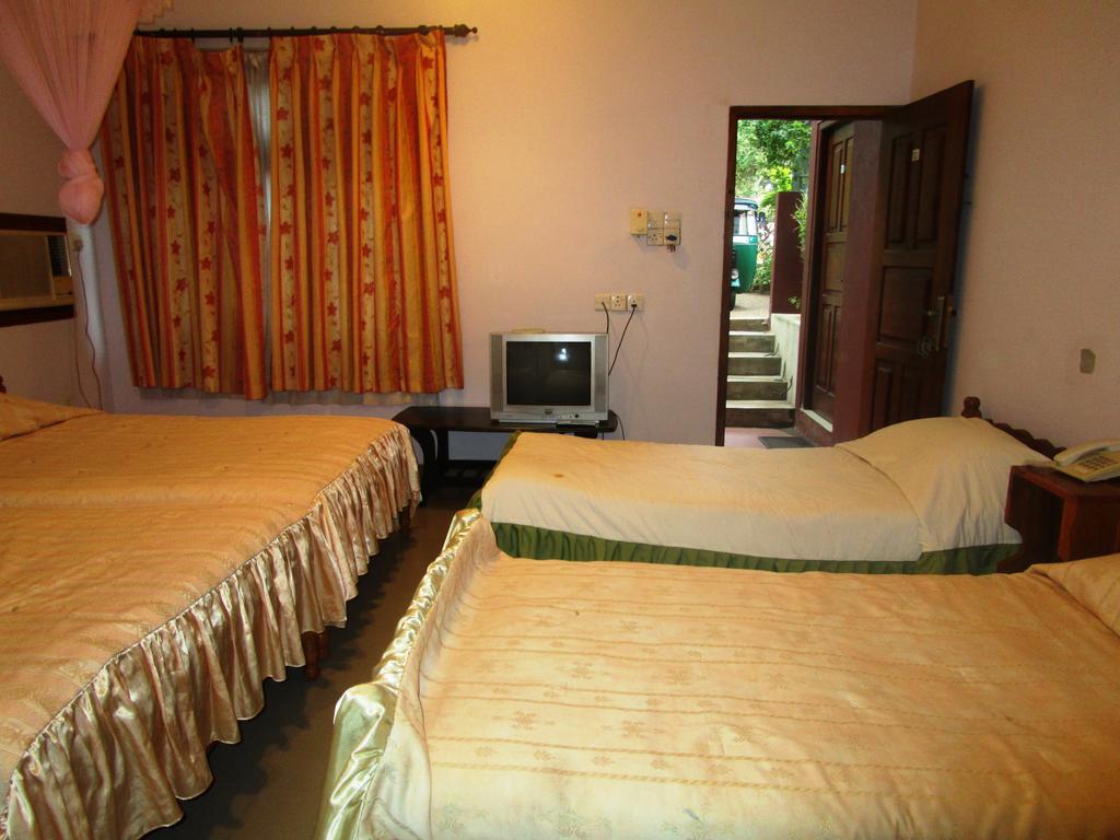 Hotel Shalini Anuradhapura Zimmer foto