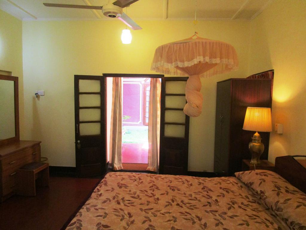 Hotel Shalini Anuradhapura Zimmer foto