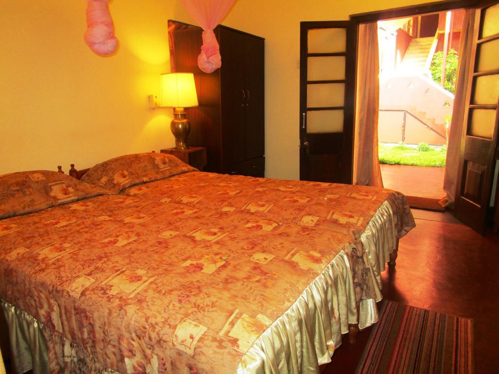 Hotel Shalini Anuradhapura Zimmer foto