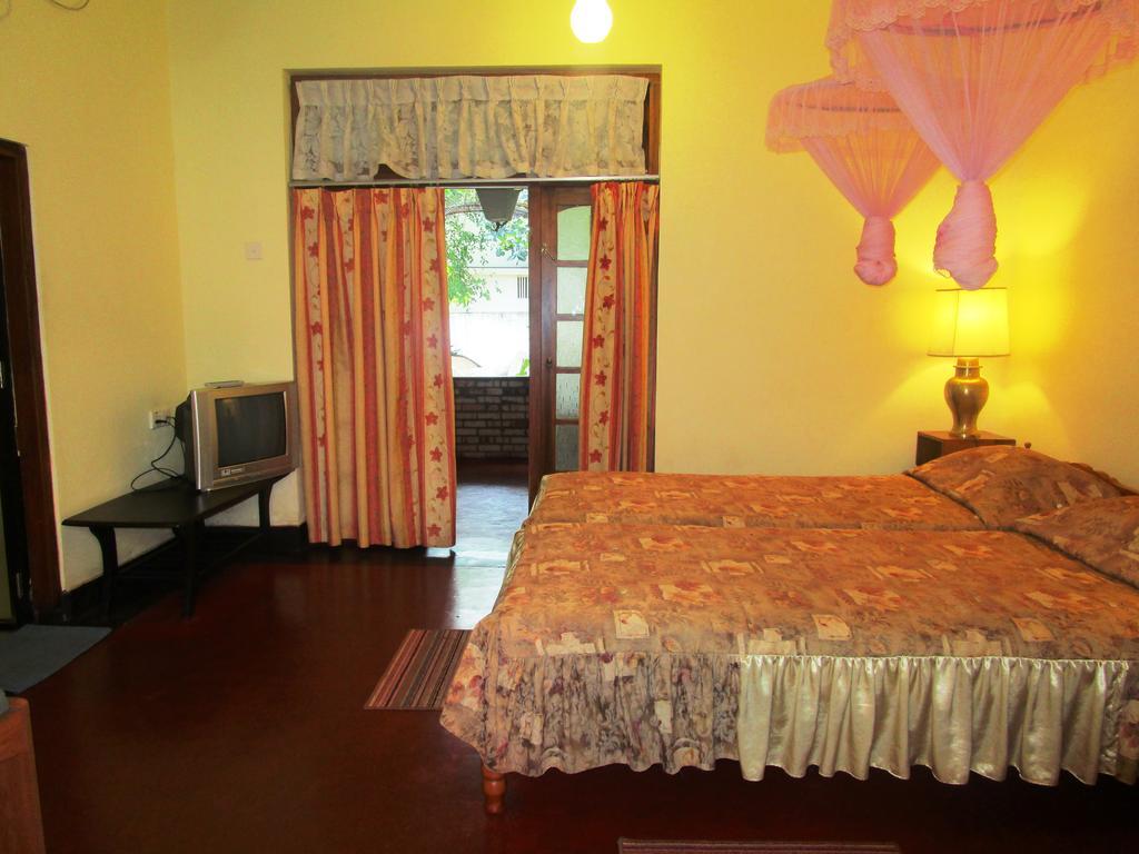 Hotel Shalini Anuradhapura Exterior foto