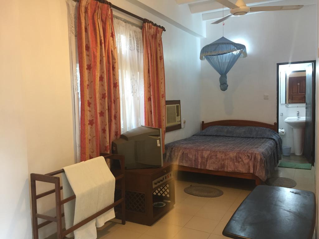 Hotel Shalini Anuradhapura Exterior foto