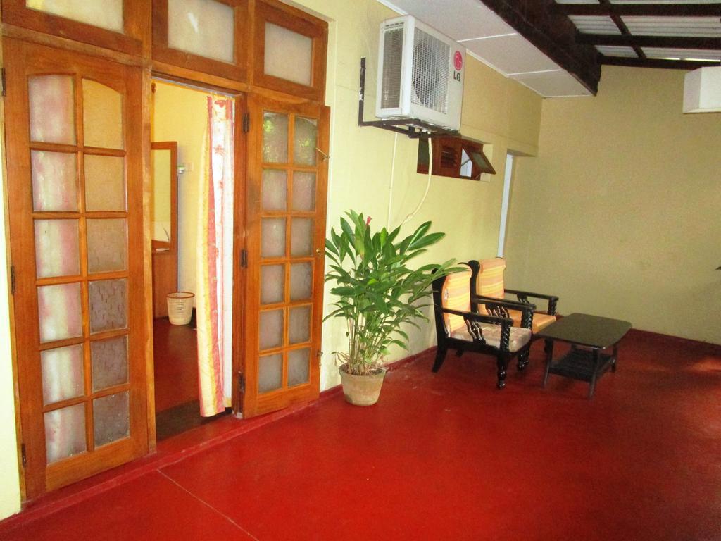 Hotel Shalini Anuradhapura Exterior foto